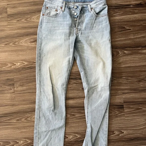 Levi's Women's Light Blue Straight Leg Jeans - Picture 3 of 3